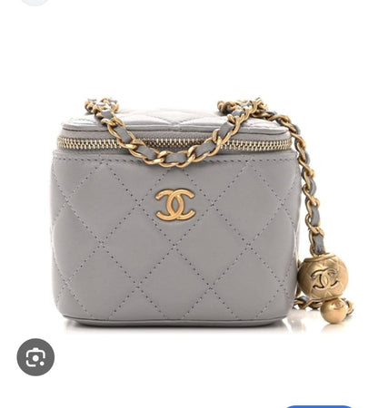 Chanel

withbox 
🎁🎁🎁

90 dhs✅

Zain143
♥️♥️♥️