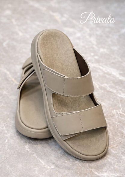 slippers for men good quality  with box and paper bag size available (40to46) 6to12) 
230 dhs❣️

Zain59
♥️♥️♥️