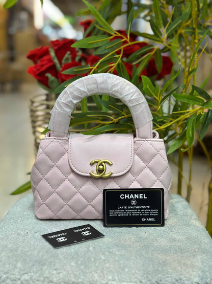 Chanel
Good quality 
with box 🎁🎁🎁

90 dhs💓

Zain186