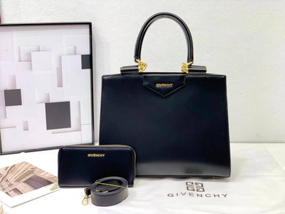 Givenchy
GOOD QUALITY 
120 dhs🇦🇪

Zain200
♥️♥️♥️