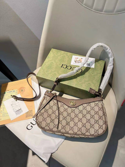 Gucci
90 dhs🪙🌨️
SIZE：24cm

 with box
🎁🎁🎁

Zain35
♥️♥️♥️