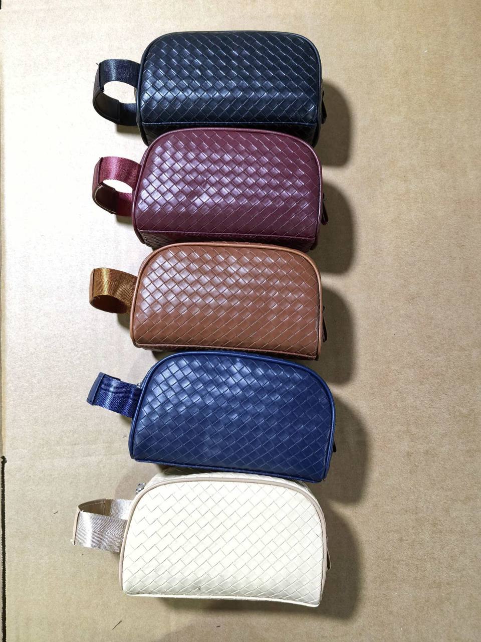 Pouch 
35 dhs🪙🌨️

Zain235
♥️♥️♥️