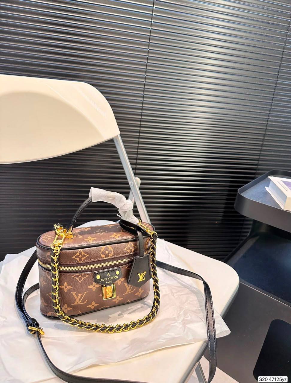 LV
95 dhs💓
High-quality 

with box
🎁🎁🎁

Zain35
♥️♥️♥️