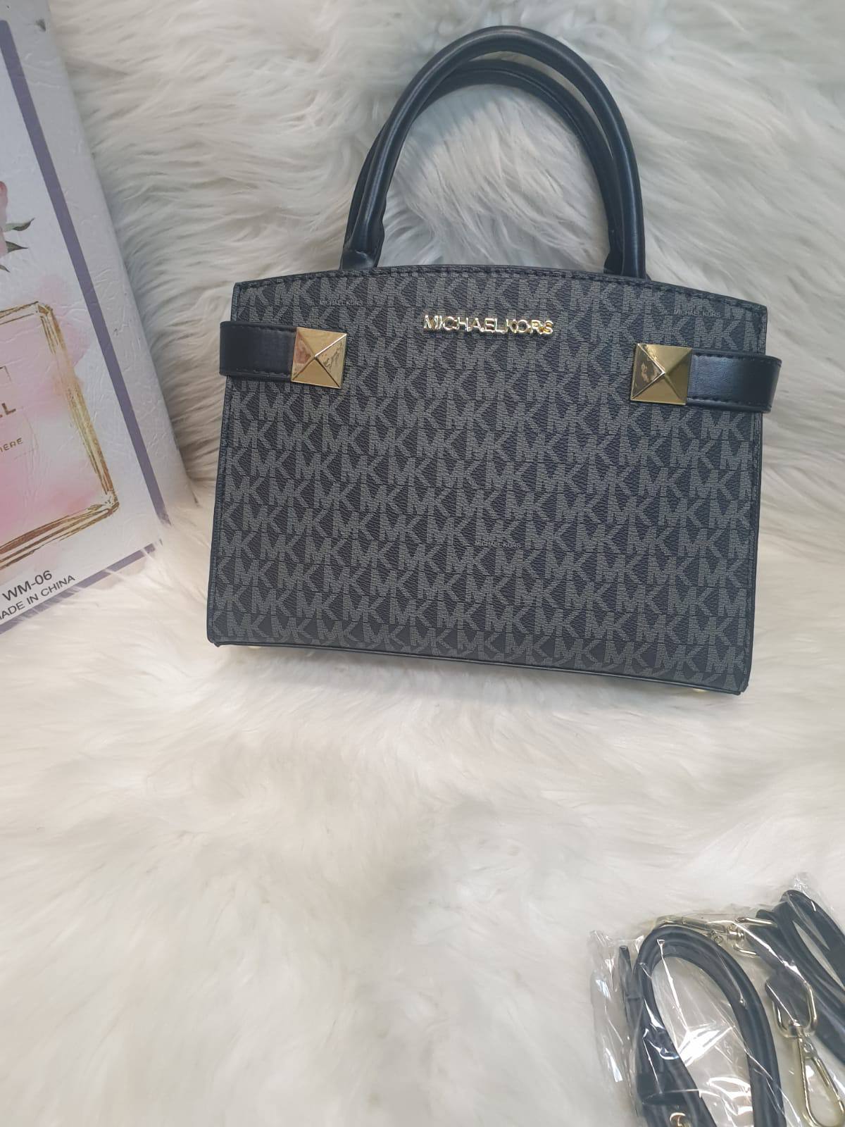 MK
⚡26 cm
⚡with box
100 dhs✅

Zain118
♥️♥️♥️