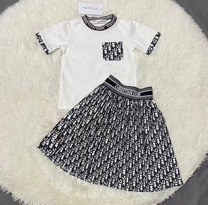 Dior - LV - Gucci
1-5y 140 dhs💓
6-12y 150 dhs💓

Zain151
♥️♥️♥️