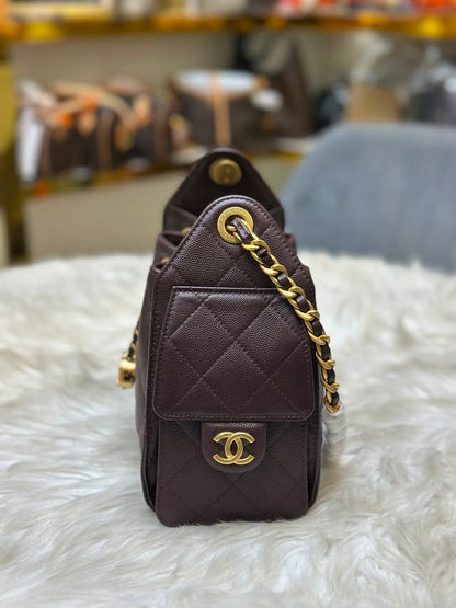 New Arrival 😍
Chanel 25 bag is crafted from dark brown quilted caviar calfskin leather and accented with aged gold-tone hardware❤️❤️
For Price 👇 WhatsApp✅
0568585901 
0507557372
0552275751 Owner Zain 👌

Zain71
♥️♥️♥️