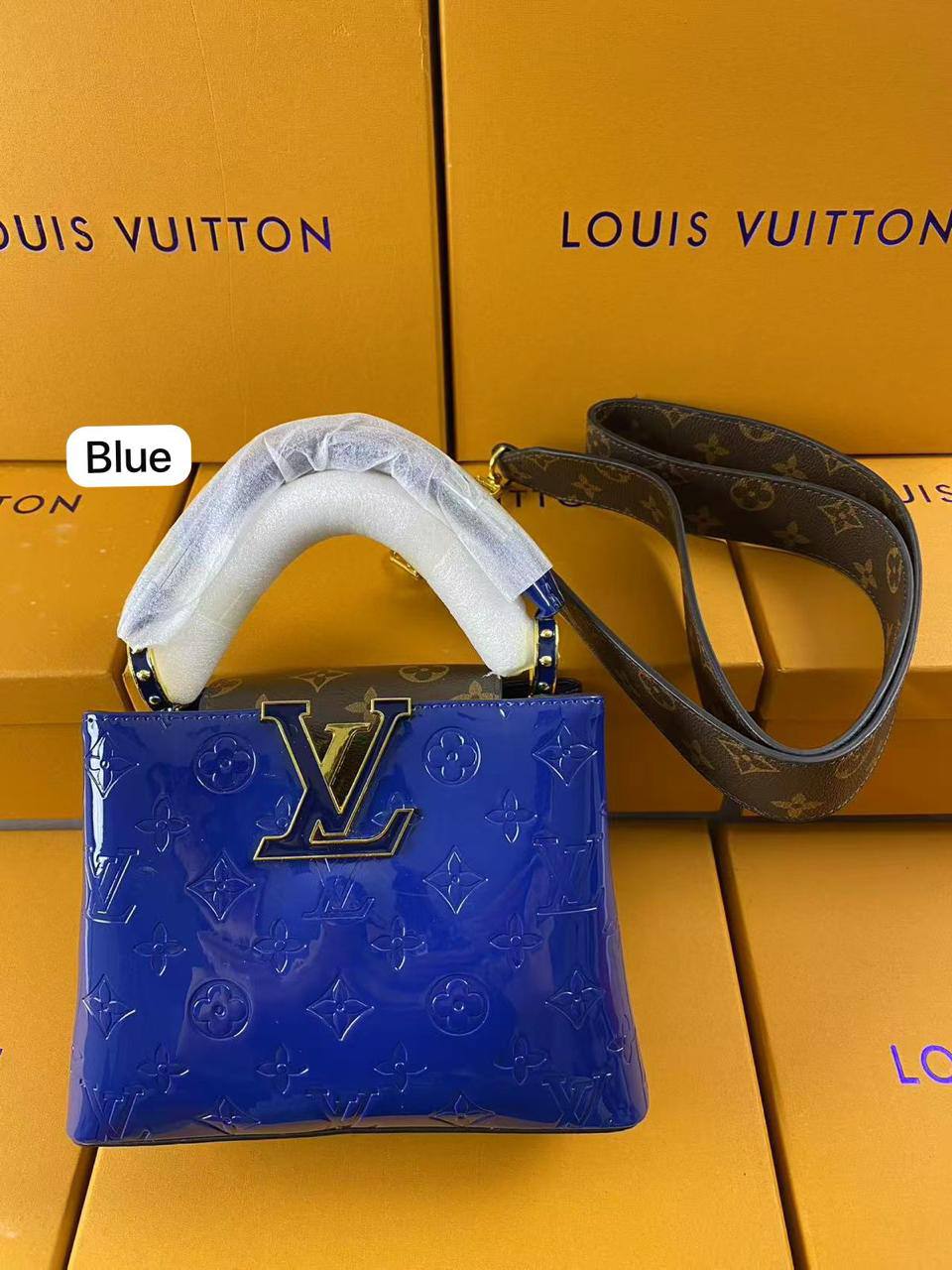 ❤️ LV Capitalcines
1️⃣ First Quality +🎁
Size : 21 * 15 cm
100 dhs🇦🇪🇦🇪

with box🎁

Zain115 
♥️♥️♥️