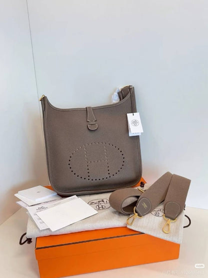 Hermes
Master ❣️❣️
270 dhs✅
23cm

Zain10
♥️♥️♥️