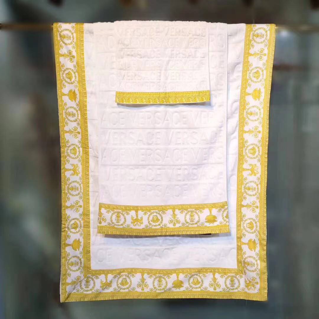 *New collections*
TOWEL                                             
VERCACE
*s 31x31*
*m 31x75*
*L 80x150*                                          
*Super Master quality*
380 dhs🇦🇪🇦🇪

Zain308
♥️♥️♥️