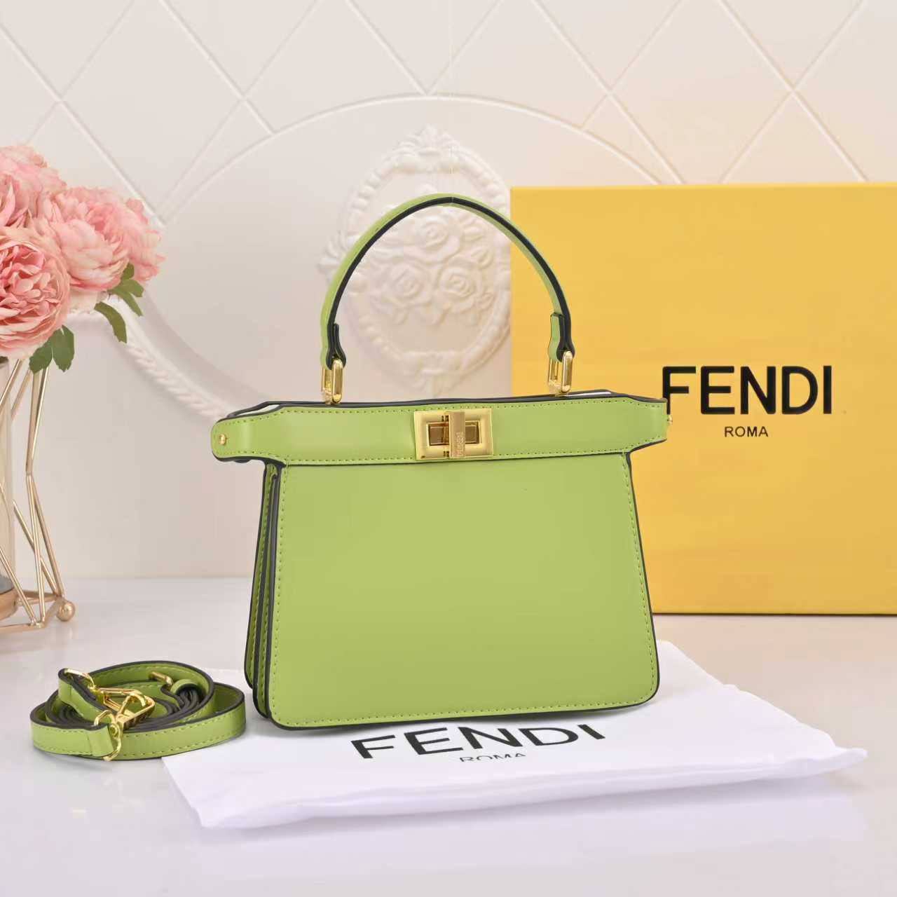 Fendi

100Dhs🇦🇪🇦🇪

Withbox

Zain26
♥️♥️♥️