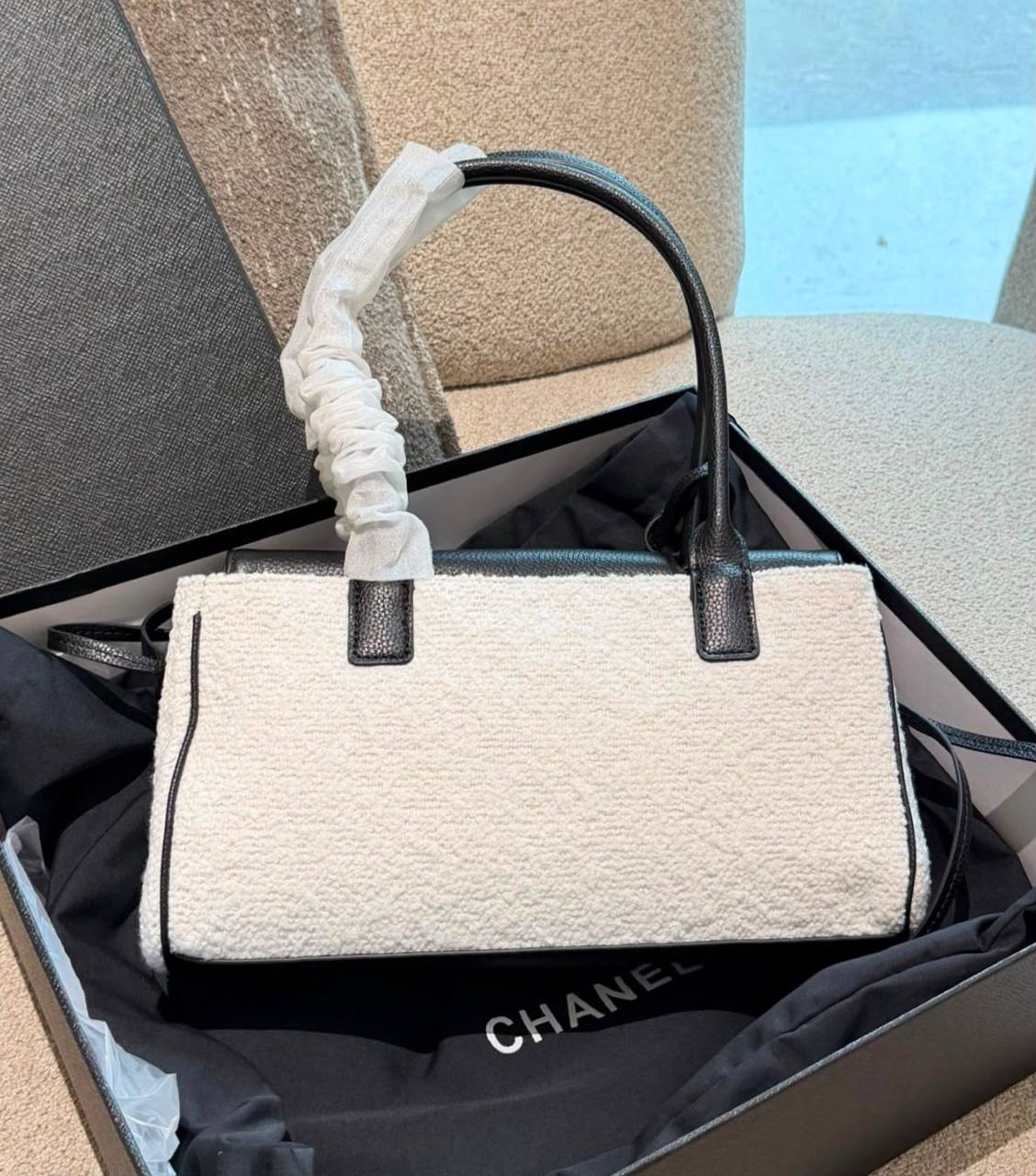 CHANEL 
COPY ONE 
220 dhs🇦🇪🇦🇪

Zain295
♥️♥️♥️