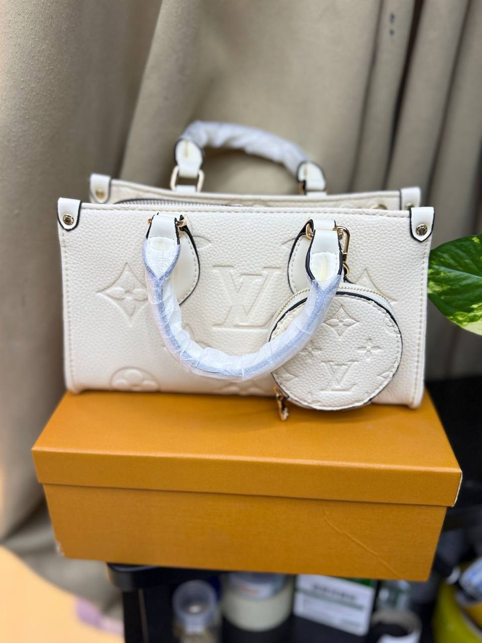 LV
QUALITY 💯
SIZE 26CM
110 dhs✅
WITH BOX 📦 

Zain70
♥️♥️♥️