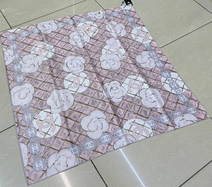 Silk square scarf 
40 dhs🪙💚

Zain93
♥️♥️♥️