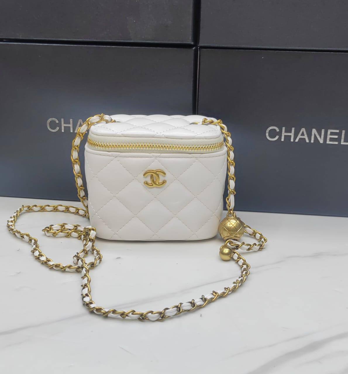 Chanel

withbox 
🎁🎁🎁

90 dhs✅

Zain143
♥️♥️♥️
