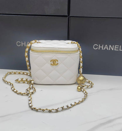 Chanel

withbox 
🎁🎁🎁

90 dhs✅

Zain143
♥️♥️♥️