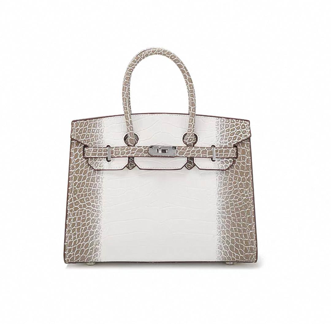 Hermes
120 dhs💓
size 30cm

Zain26
♥️♥️♥️