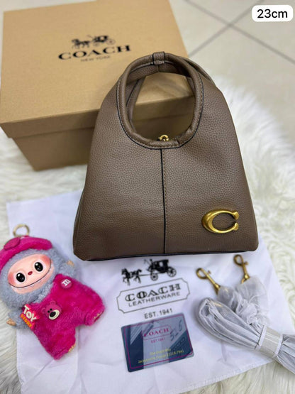 ❤️ Coach Lana
1⃣️ First quality +🎁
Size: 23 *16 cm
90 dhs🪙🌨️
with box🎁

Zain115
♥️♥️♥️