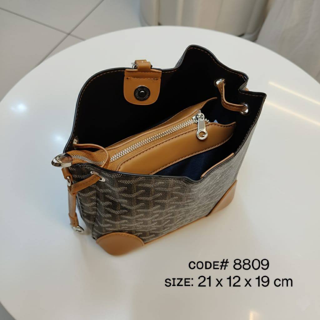 GOYARD ᴘᴇᴛɪᴛᴇ ғʟᴏᴛ ʙᴜᴄᴋᴇᴛ
sʜᴏᴜʟᴅᴇʀ ᴄʀᴏss ʙᴀɢ
ᴡɪᴛʜ 2 ʙᴇʟᴛ sᴛʀᴀᴘ sᴍᴀʟʟ & ʙɪɢ
sɪᴢᴇ : 21 cm

70 dhs🪙🌨️

Zain31
♥️♥️♥️