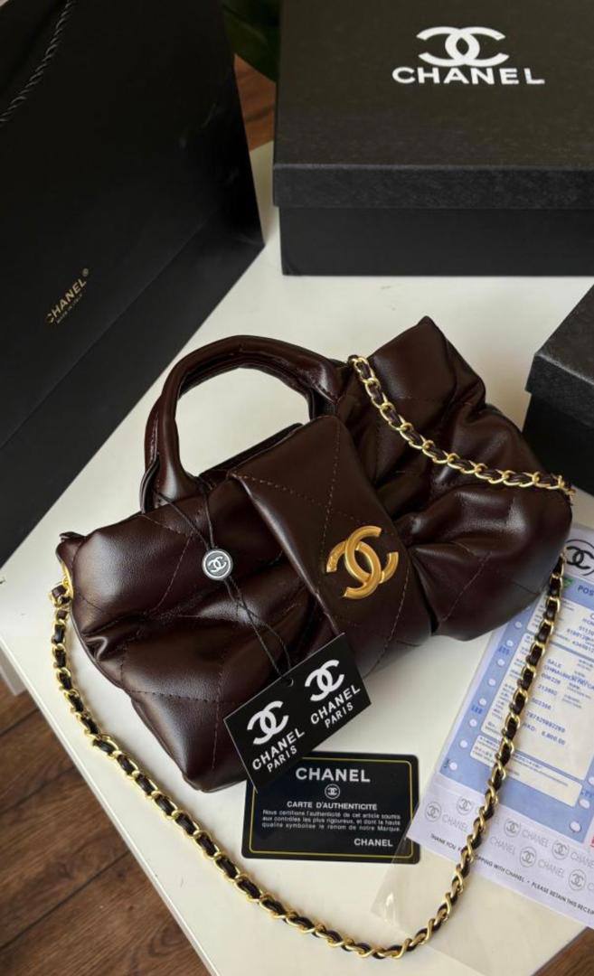 Chanel
95 dhs🇦🇪🇦🇪 
high quality With box

Zain26
♥️♥️♥️