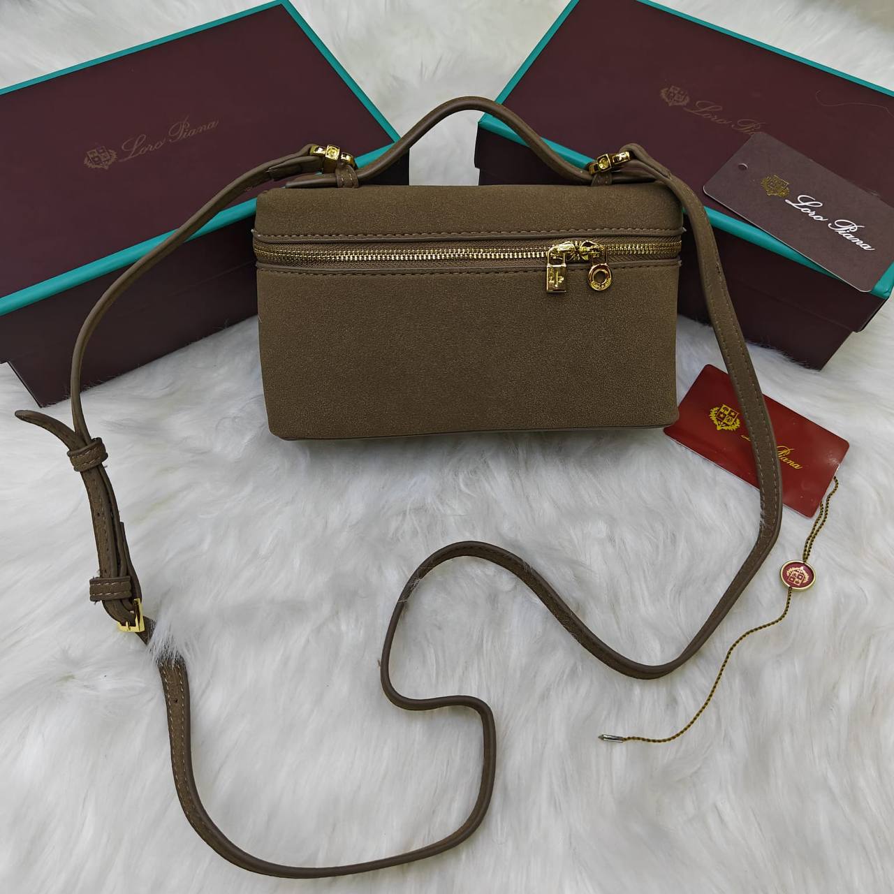 Loro Piana

90 dhs💓

with box
🎁🎁🎁

Zain235
♥️♥️♥️