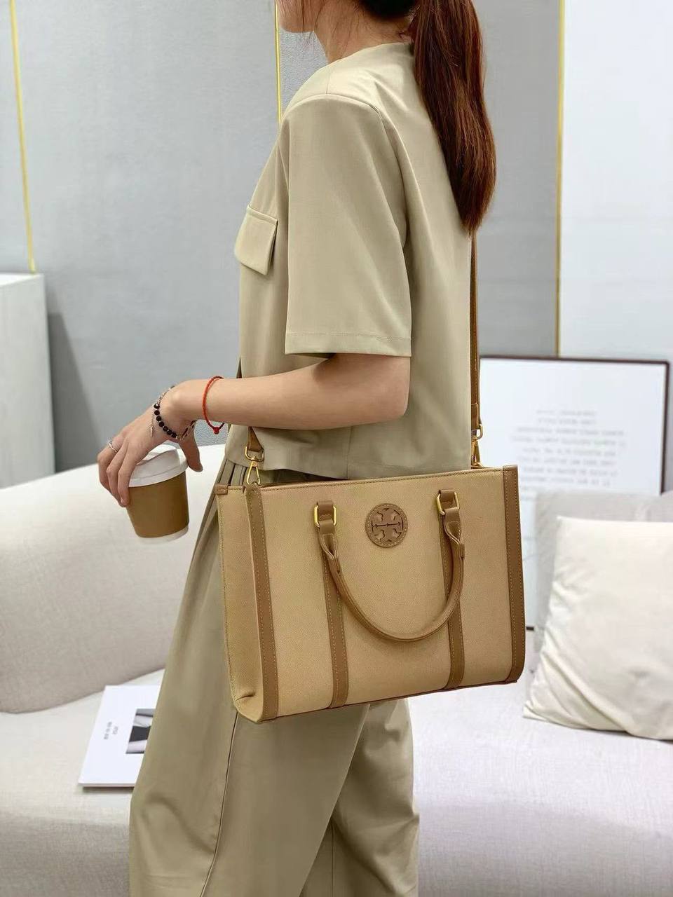TORY BURCH 
GOOD QUALITY 
100 dhs🇦🇪🇦🇪
Size:30cm

Zain295
♥️♥️♥️