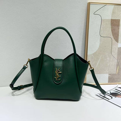 YSL
120 dhs✅
Size 25cm

Zain161
♥️♥️♥️