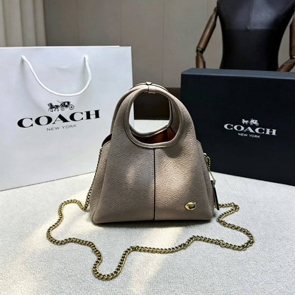 COACH

LanaSMALL 

SIZE NEW 

CAME GOOD QUALITY 

WITH BOX 
100 dhs🇦🇪🇦🇪

Size:20cm

Zain295
Zain39
Zain17
♥️♥️♥️