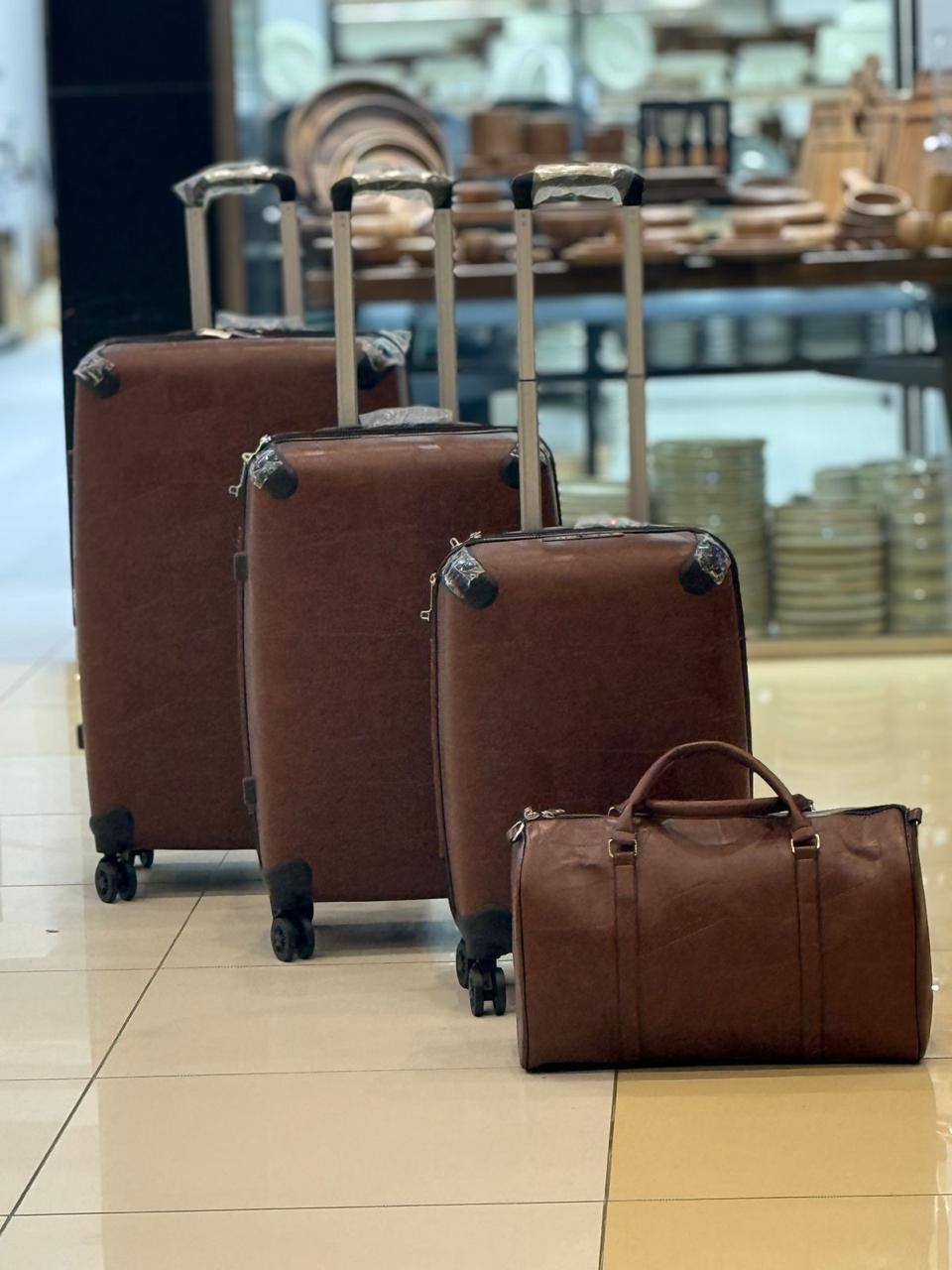 Luggage 

4 pc set 

430 dhs 

Zain117
♥️♥️♥️