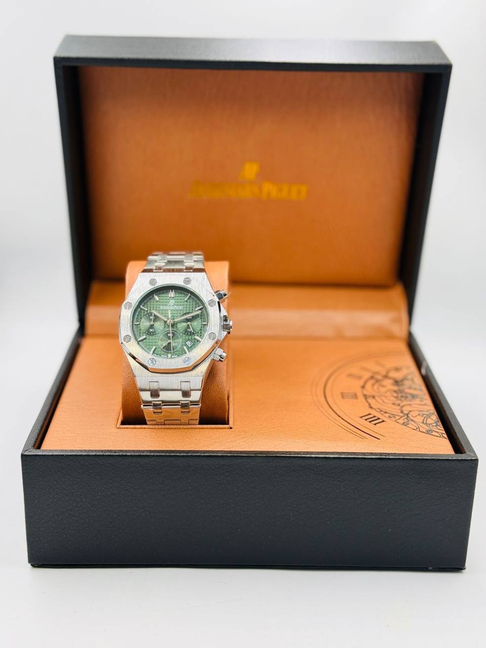 AP Men 
offer price 
70 dhs✅
*Chronograph working*

Zain08
♥️♥️♥️