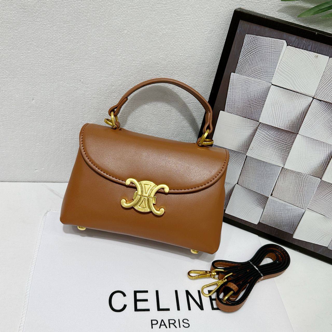 Celine - MK
90 dhs🪙🌨️

With box
🎁🎁🎁

Zain35
♥️♥️♥️