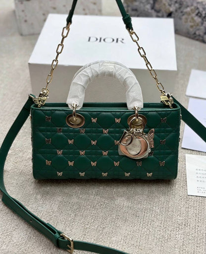 Dior
130 dhs✅
High quality 

with box
🎁🎁🎁

Zain35
♥️♥️♥️