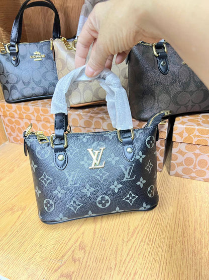 LV - Coach
With box 
🎁🎁🎁

85 dhs🪙💕

Zain136
♥️♥️♥️