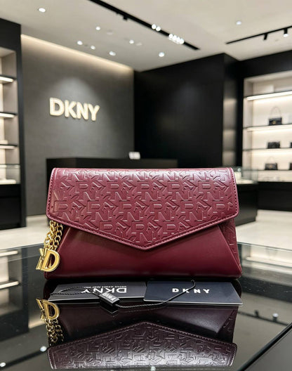 AVAILABLE 
Dkny PUNCH 

WITH BOX 
90 dhs🇦🇪🇦🇪

Zain169
♥️♥️♥️