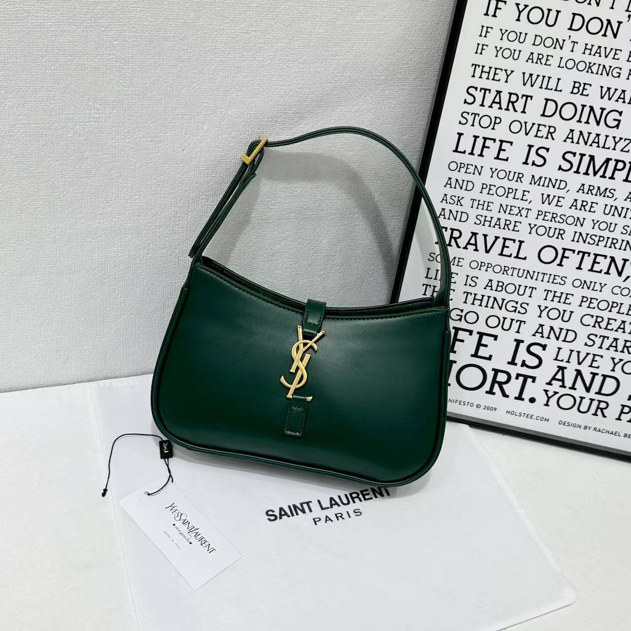 YSL
with box
🎁🎁🎁

95 dhs🪙🌨️

Zain177
♥️♥️♥️