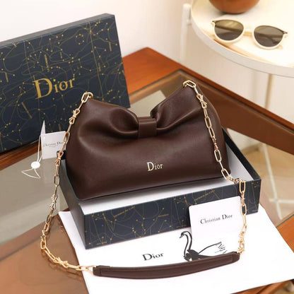 Dior
100 dhs🇦🇪🇦🇪 
high quality With box25cm

Zain26
♥️♥️♥️