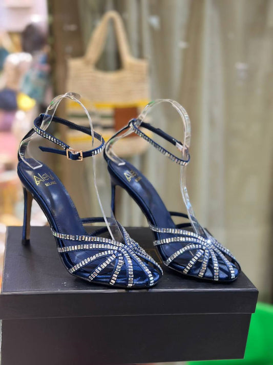 Alevi Milano 

Size 36 to 41 

135 dhs✅

Zain146
♥️♥️♥️