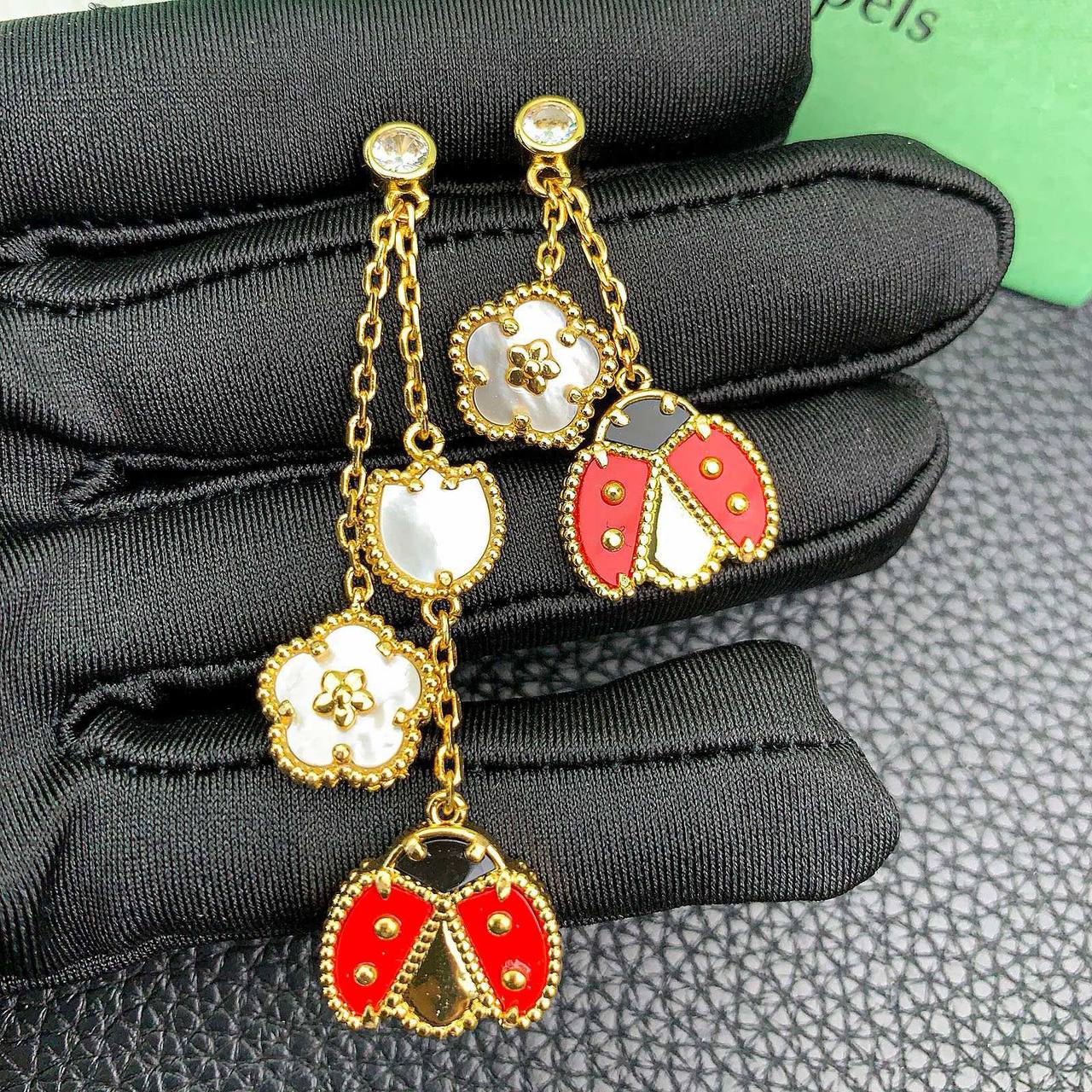VCA ❤️‍🔥*
Necklace ✨
Earring 🦋
Master quality 💯
With normal boxes 📦 
105 dhs✅
With master box 🗃️ 
140 dhs✅

Zain216
♥️♥️♥️