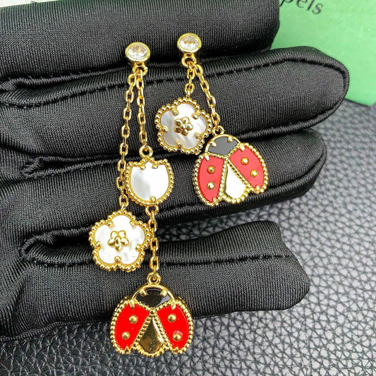 VCA ❤️‍🔥*
Necklace ✨
Earring 🦋
Master quality 💯
With normal boxes 📦 
105 dhs✅
With master box 🗃️ 
140 dhs✅

Zain216
♥️♥️♥️