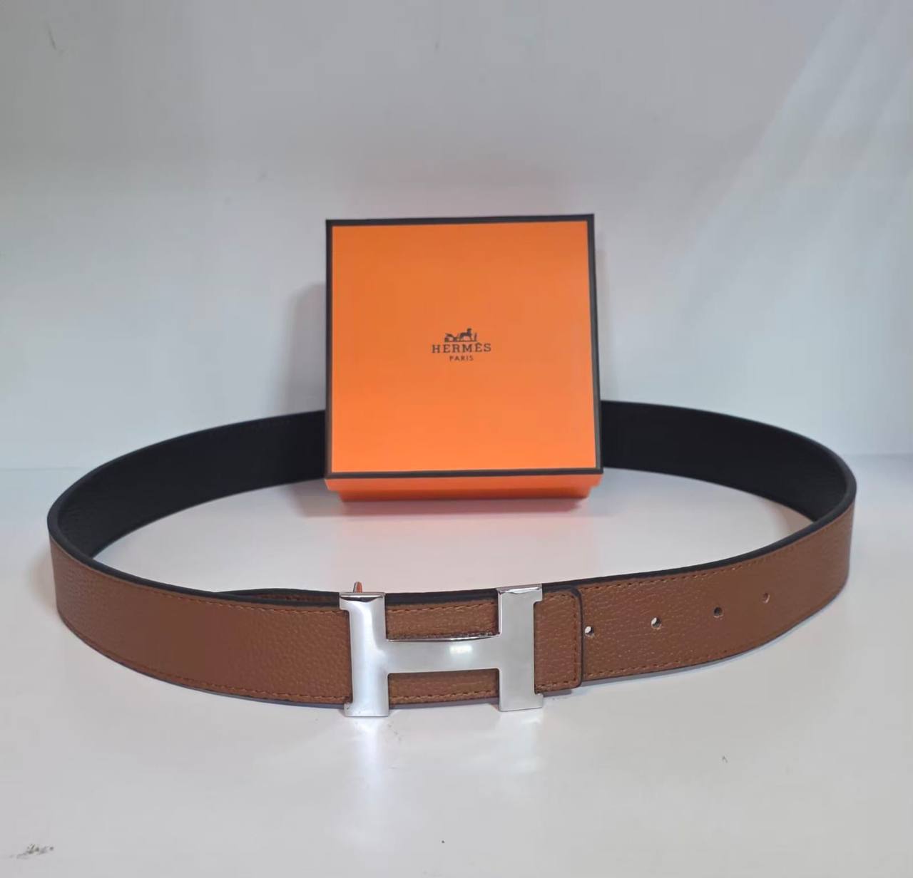 Mens belts 
with box
35 dhs💛

Zain232
♥️♥️♥️