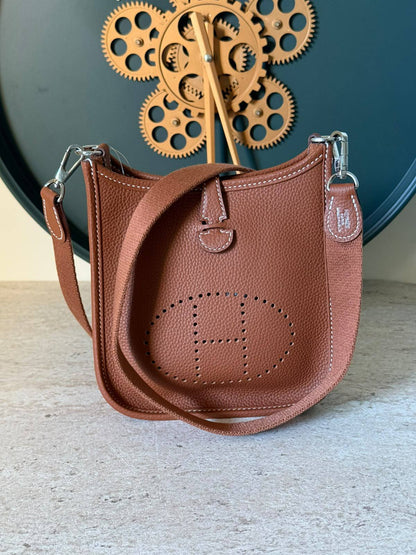 HERMES 💫

Super Master Quality ⚡️

Original Packing 🎁

Size 16CM📏

For Price 👇 WhatsApp✅
0568585901 
0507557372
0552275751 Owner Zain 👌

Zain321
♥️♥️♥️