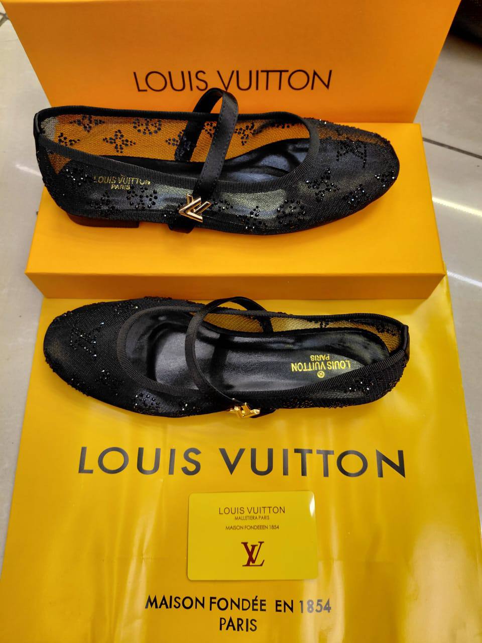 LV Shoes,
high Quality,New Arrived 
Size 36 To 41
105 dhs🇦🇪🇦🇪

Zain16
♥️♥️♥️