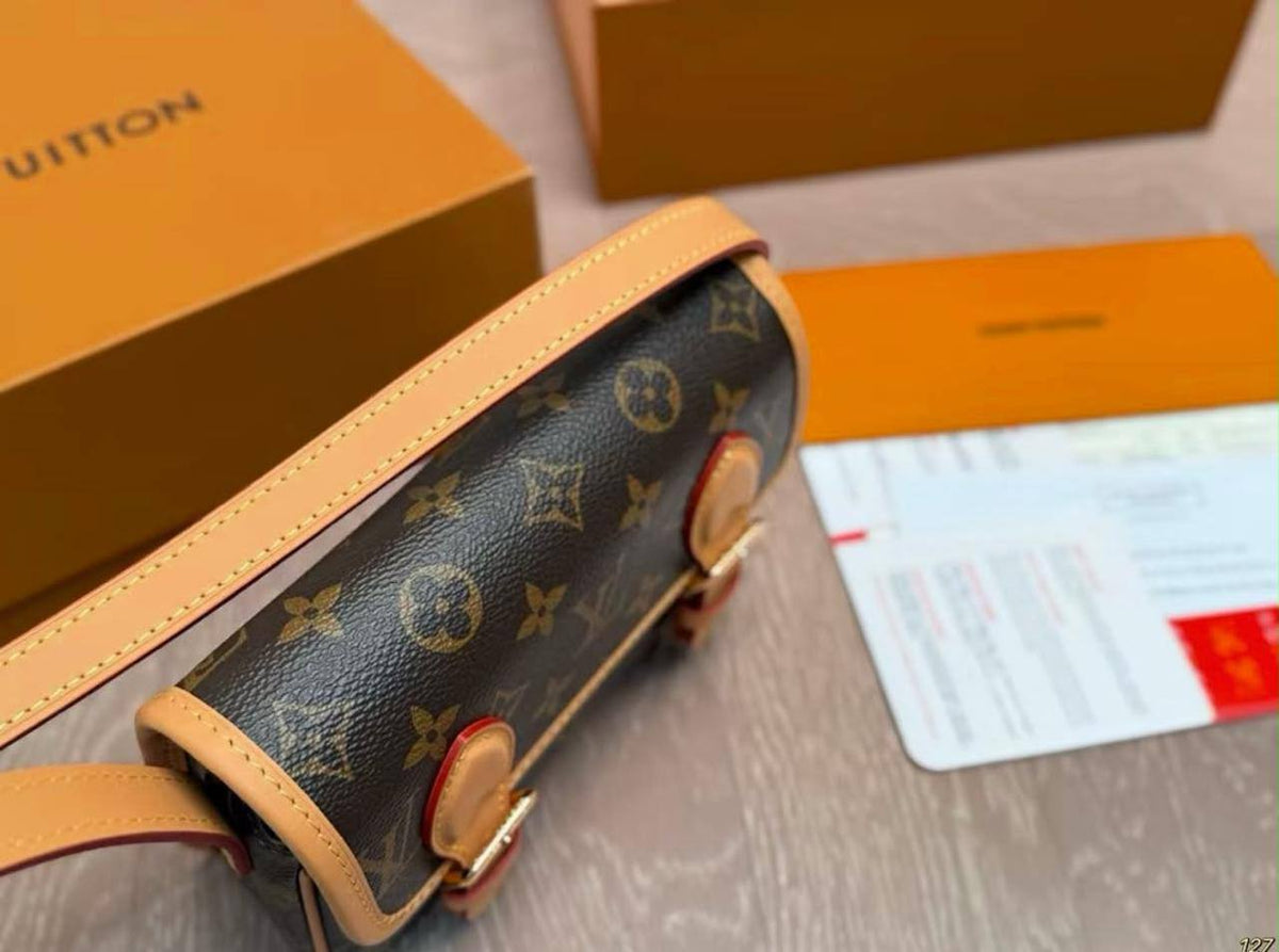 LV

NEW CAME HIGH QUALITY UNISEX WITH DOUBLE BOX 

120 dhs🇦🇪🇦🇪

Zain17
♥️♥️♥️