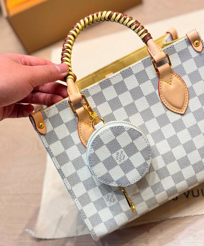 LV
 NEW DESIGN NASTER QUALITY 
260 dhs✅

Zain295
♥️♥️♥️