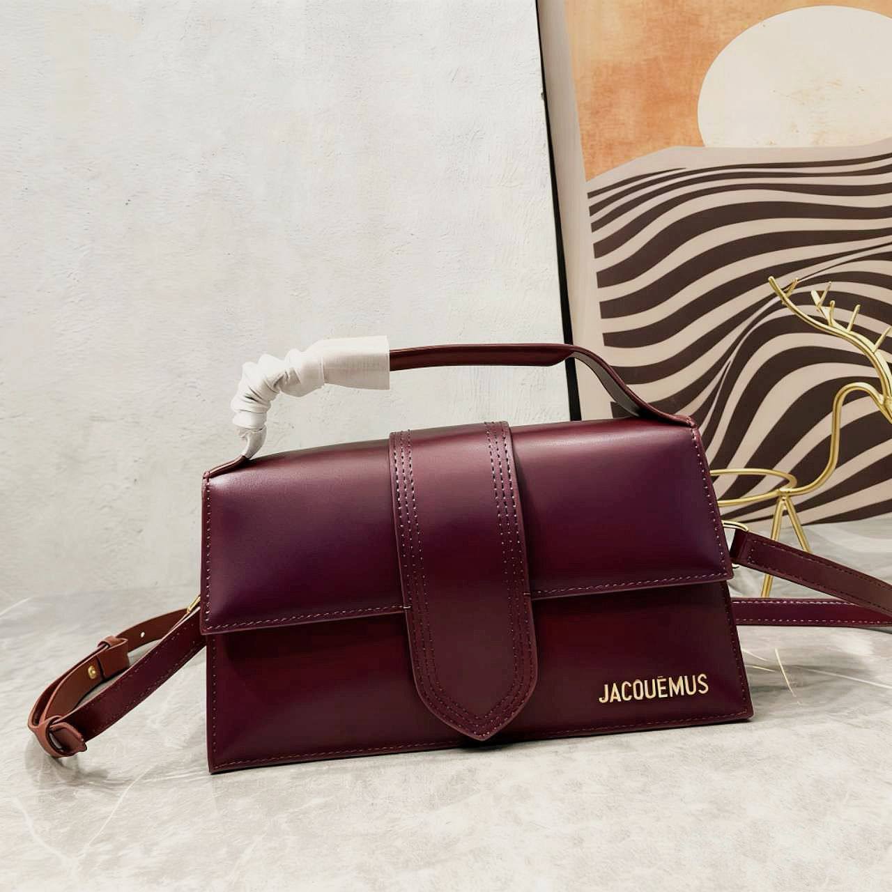 JACQUEMUS 
BIG SIZE NEW CAME GOOD QUALITY 

WITH BOX 
🎁🎁🎁

110 dhs🪙
SIZE: 24CM

Zain39
♥️♥️♥️