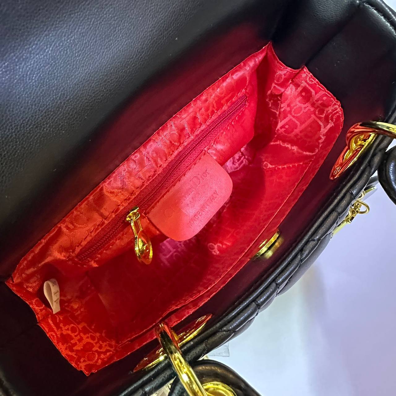 DIOR 
 HIGH QUALITY 
WITH BOX 🎁
130 dhs✅

Zain39
♥️♥️♥️
