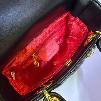 DIOR 
 HIGH QUALITY 
WITH BOX 🎁
130 dhs✅

Zain39
♥️♥️♥️