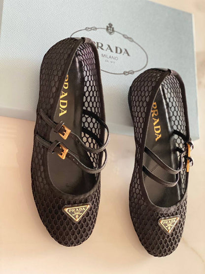 Prada shoes 
AAA master quality 
Size 37………40
350 dhs🪙🖤

Zain180
♥️♥️♥️