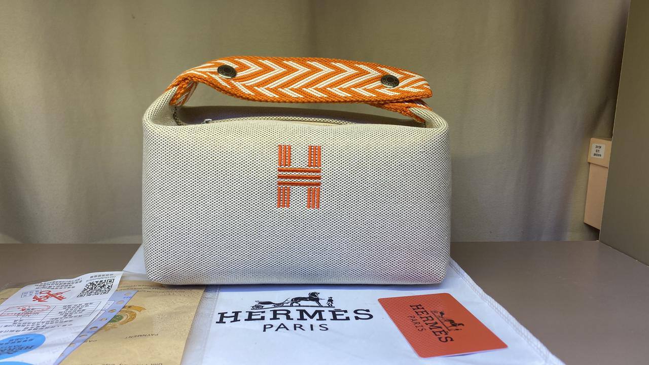 Hermes
Best quality
With box’s
🎁🎁🎁

90 dhs🌺
size 22cm

Zain158
♥️♥️♥️