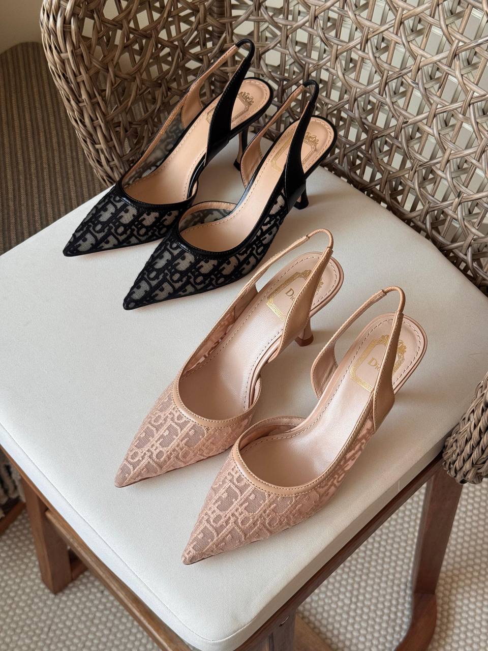 DIOR 🤍
🤩Available new 😍😍
Size: 36 to 41
Super master quality
450 dhs✅

Zain198
♥️♥️♥️