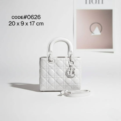 CHRISTIAN LADY DIOR
ᴍᴀᴛᴛᴇ ʟᴇᴀᴛʜᴇʀ ᴍᴀᴛᴇʀɪᴀʟ
ᴡɪᴛʜ ʟᴏɴɢ ʙᴇʟᴛ sᴛʀᴀᴘ
sɪᴢᴇ : 20 cm

65 dhs✅

Zain31
♥️♥️♥️